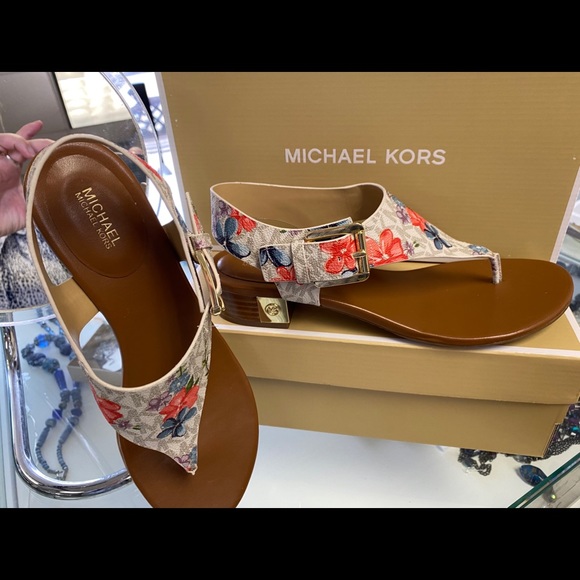 Michael Kors - Picture 4 of 5